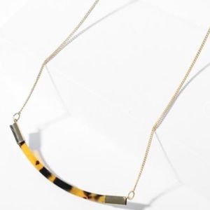 Gold Tone Necklace with Tortoise Shell Bar (004)